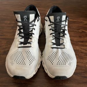 Women On Cloud X Running Shoes, size 9.5, good condition.